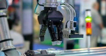 Robot Vision-Paket revolutioniert nahtlose Fertigung mit KI und (Foto: EVT Eye Vision Technology GmbH)