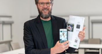 Fachanzeigen mit QR-Codes starten erklärende Produktclips innerhalb von Sekunden SELVE verbindet minimalistisches Printlayout mit QR-Videos für verständliche (Foto: SELVE)