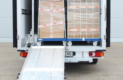Drei 3,5-Tonner von Kiesling optimieren städtische Kühl- und (Foto: Kiesling Fahrzeugbau GmbH)