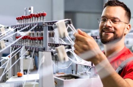 Medi sichert veraltete Maschinenkommunikation mit edge.SHIELDOR und moderner (Foto: TRIOVEGA GmbH, 2026)